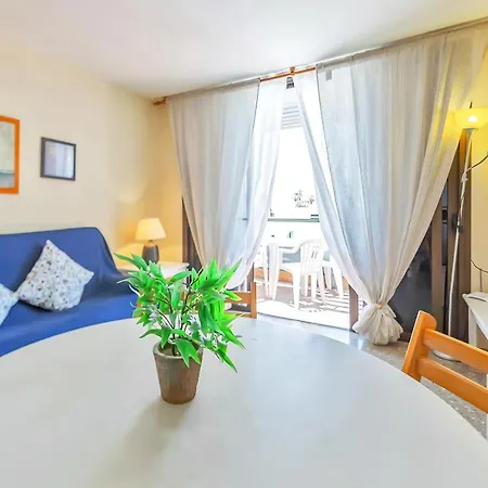 Apartment With Wifi,Pool,Near Beach,Tenerife South شقة
